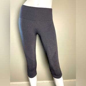 Lululemon Seamless In the Flow crop II capri legging charcoal gray size 6